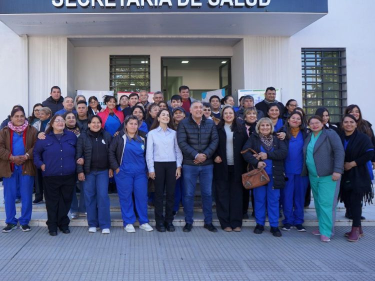 Roger Nediani encabezó el homenaje a enfermeros y enfermeras en su día
