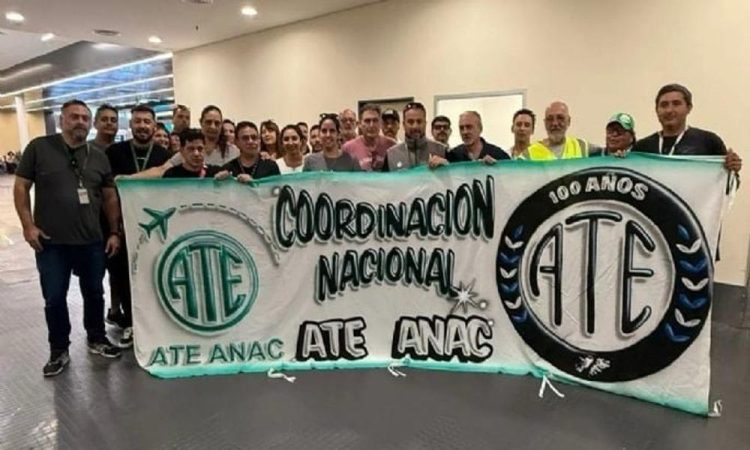 Crece la tensión en el sector aéreo: sindicatos realizarán medidas de fuerza el 15 de mayo