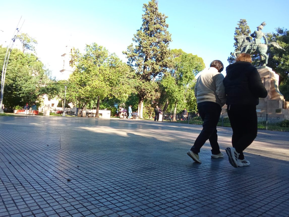 Miércoles cálido con cielo despejado y máxima de 21 grados en Santiago del Estero