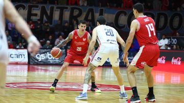 Quimsa cayó en Córdoba y deberá definir la clasificación en casa