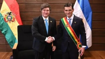 El Gobierno envió aviones Hércules a Bolivia para colaborar en medio de la crisis