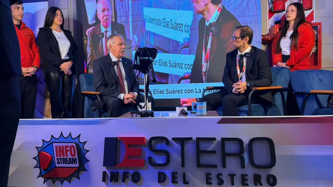 El gobernador Elías Suárez visitó el stand de Info del Estero en el Smart City y defendió el rol del Estado en tiempos de crisis