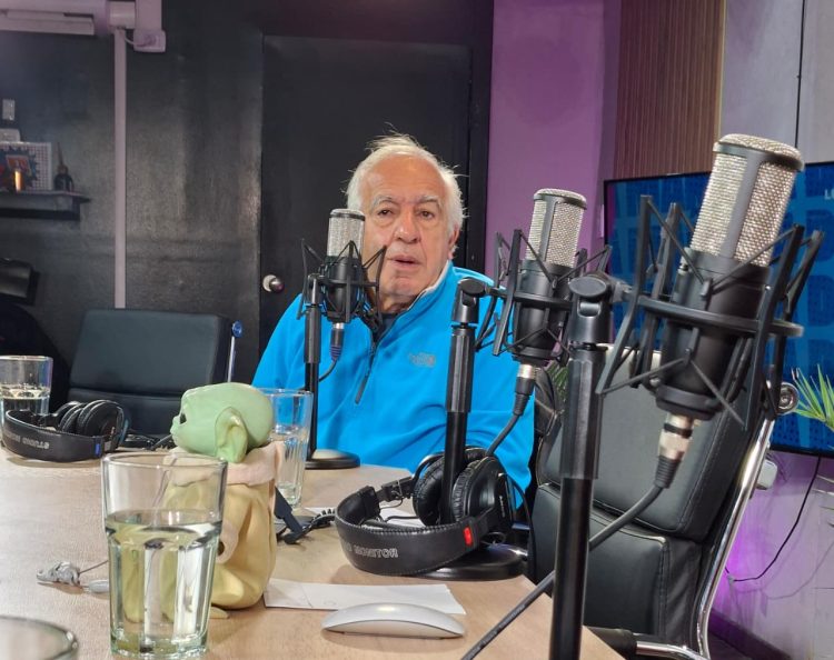 “La IA siempre mira para atrás, los humanos, siempre para adelante”: Alejandro Piscitelli en MDI