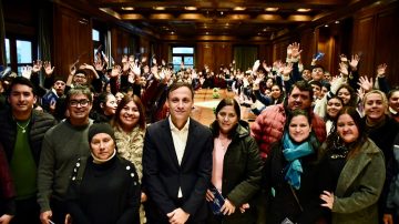 El jefe de Gabinete Víctor Araujo recibió a estudiantes de los departamentos Loreto y Juan Felipe Ibarra