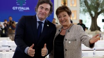 El FMI respaldó a Milei pero advirtió que la economía argentina sigue siendo “vulnerable”