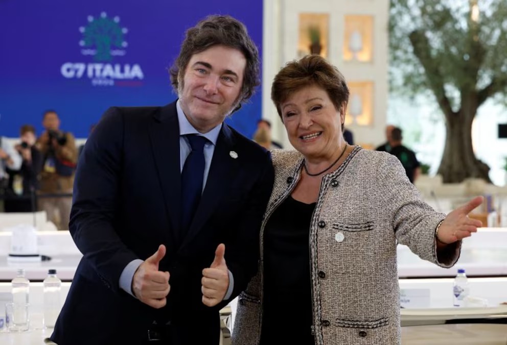 El FMI respaldó a Milei pero advirtió que la economía argentina sigue siendo “vulnerable”