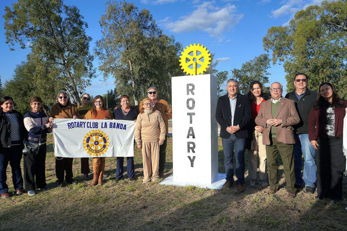 Nediani le dio la bienvenida a la delegación del Rotary Club de la Ciudad de México