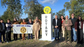 Nediani le dio la bienvenida a la delegación del Rotary Club de la Ciudad de México
