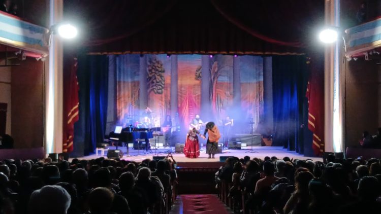 Fotos: con un teatro 25 de Mayo colmado, se vivió una emocionante Velada de Gala