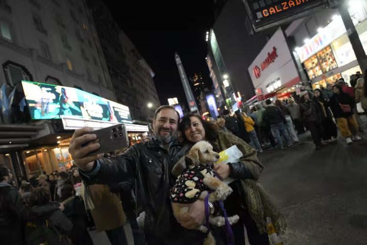  El emblemático Obelisco cumplió 90 años y la ciudad organizó un multitudinario festejo