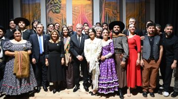 El gobernador Elías Suárez presidió la velada de gala en el Teatro 25 de Mayo