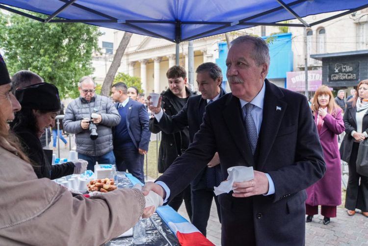 Las mejores postales del tradicional chocolate en Plaza Libertad por el 25 de Mayo