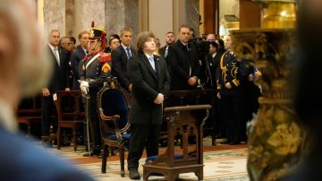 Javier Milei participó del Tedeum en la Catedral Metropolitana acompañado de Jorge Macri y Adorni