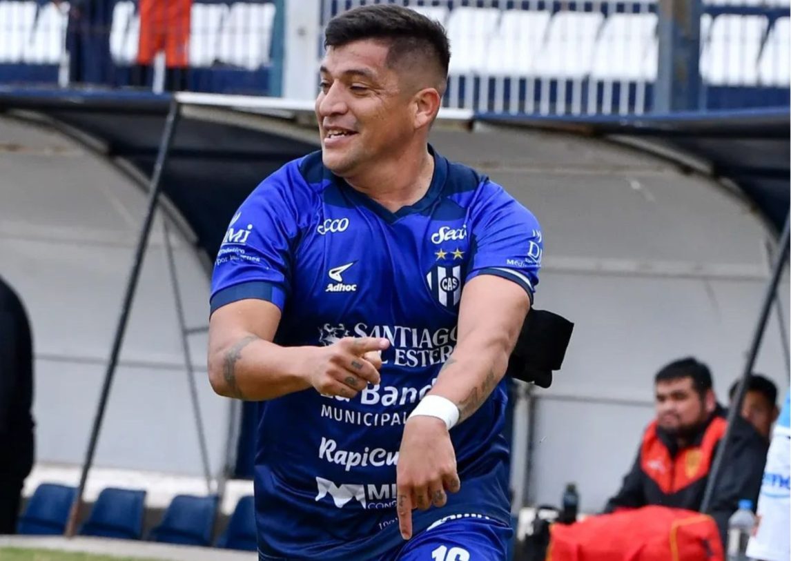 Sarmiento gana, gusta, golea y sube al ritmo de Coco Roldán