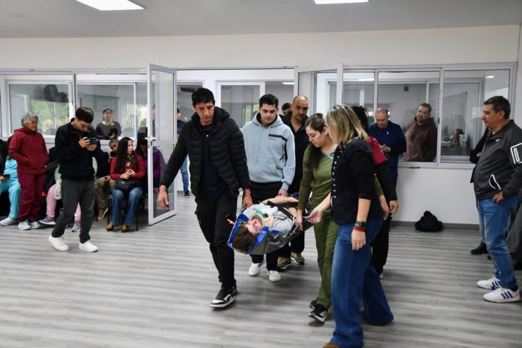 FOTOS. Realizaron inédita jornada de simulación clínica y aeroevacuación pediátrica en Santiago