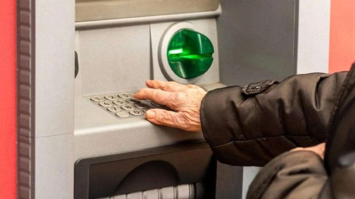 El Gobierno oficializó un bono de hasta $70.000 para jubilados y pensionados para junio
