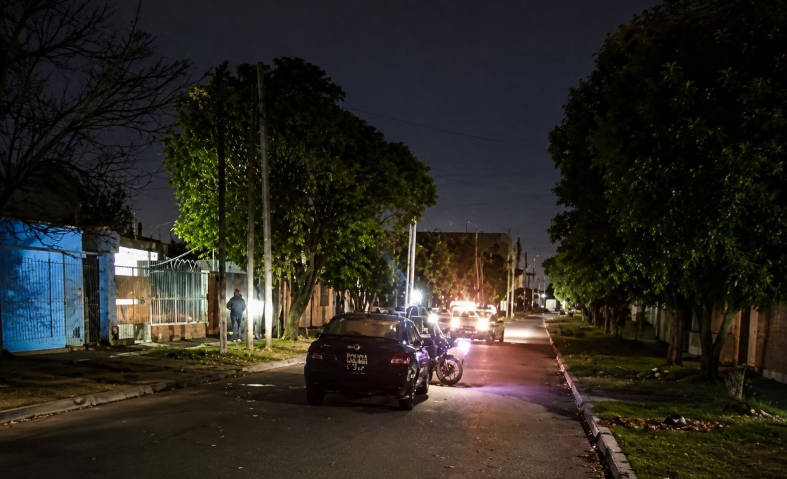 Siniestro vial en la zona norte de la Capital dejó importantes daños materiales
