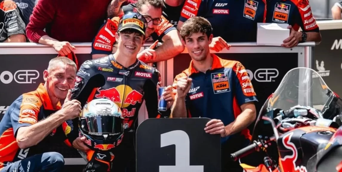 Valentín Perrone sorprendió en Barcelona y se quedó con la pole en Moto3