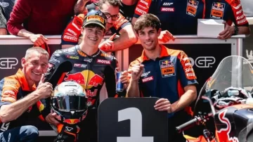 Valentín Perrone sorprendió en Barcelona y se quedó con la pole en Moto3