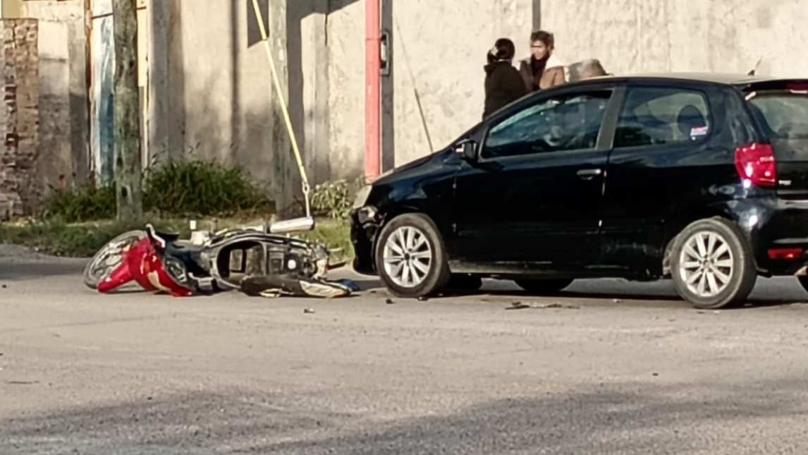 Choque en lavalle y lugones deja herido a un motociclista y el tránsito interrumpido
