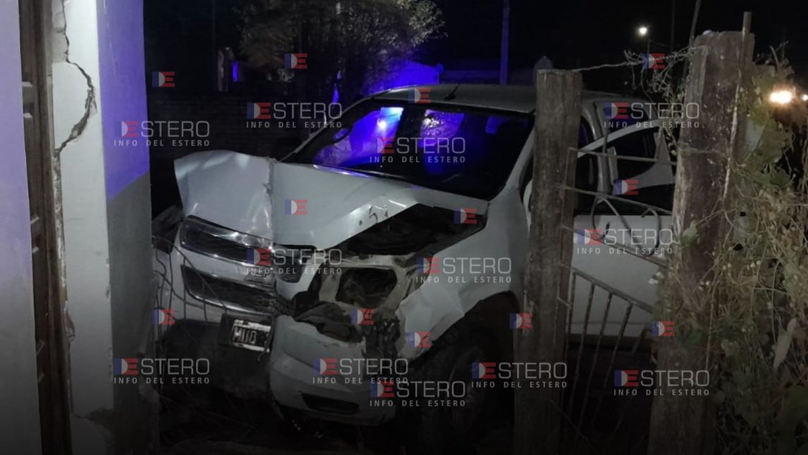 Una camioneta se incrustó contra una vivienda en Quimilí y tres personas resultaron heridas
