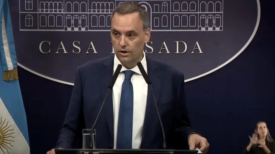 Otra de Adorni: recibió dólares en cripto como funcionario y deberá explicar de dónde sacó el efectivo