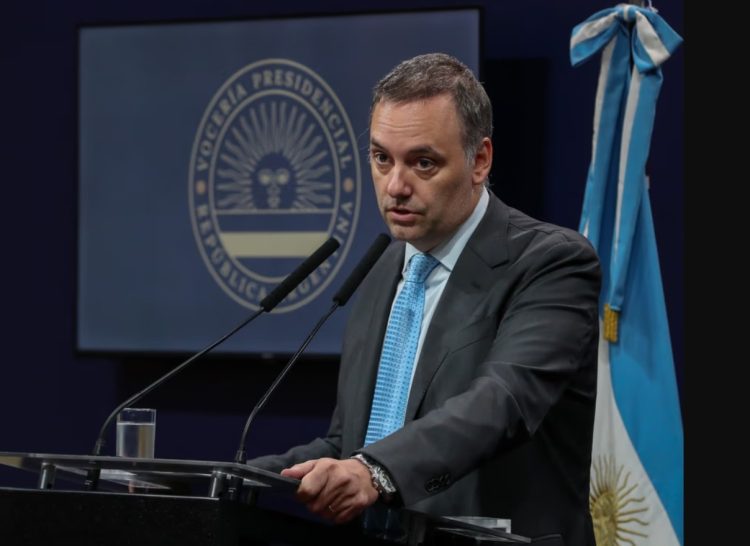 El contratista Matías Tabar contradijo a Manuel Adorni, luego de la intimación del ARCA