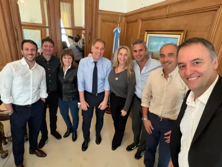 El Gobierno reunió a la mesa política y busca tapar el caso Adorni con múltiples reformas