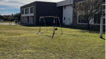 Consternación en una escuela de Jesús María: una alumna de 15 años murió tras caerle encima un arco de fútbol