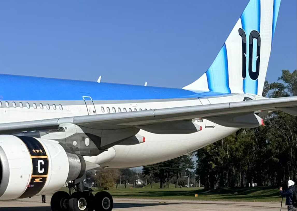 Presentaron el avión que llevará a la Selección al Mundial