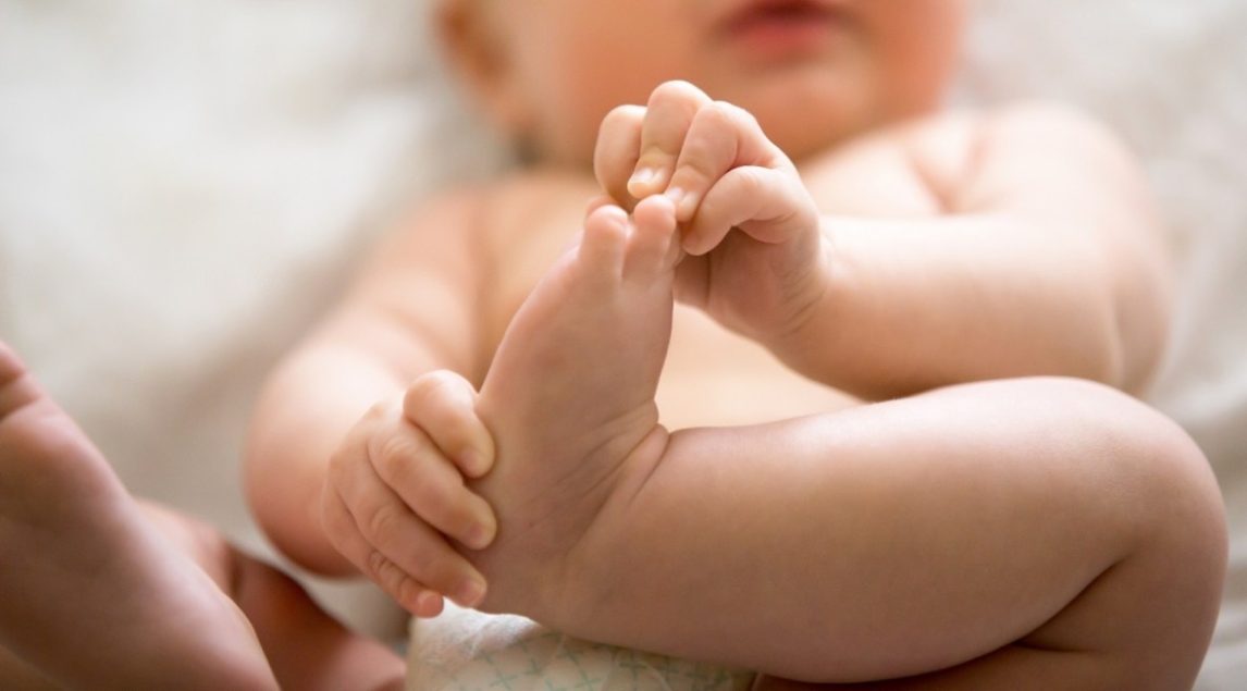 Conmoción por la muerte de una bebé que dormía con sus cinco hermanos y su mamá en una sola cama