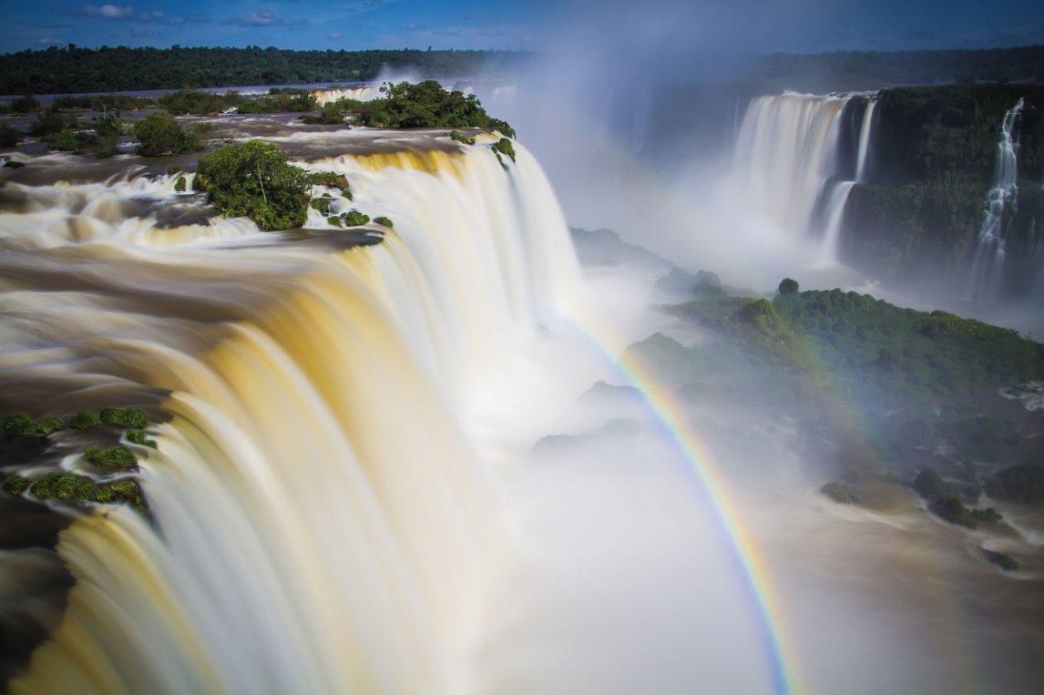 Un turista neerlandés murió en una excursión en las Cataratas del Iguazú al volcar la lancha en la que viajaba