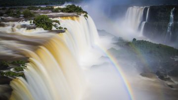 Un turista neerlandés murió en una excursión en las Cataratas del Iguazú al volcar la lancha en la que viajaba