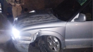 Conducía en zigzag y terminó impactando contra una camioneta