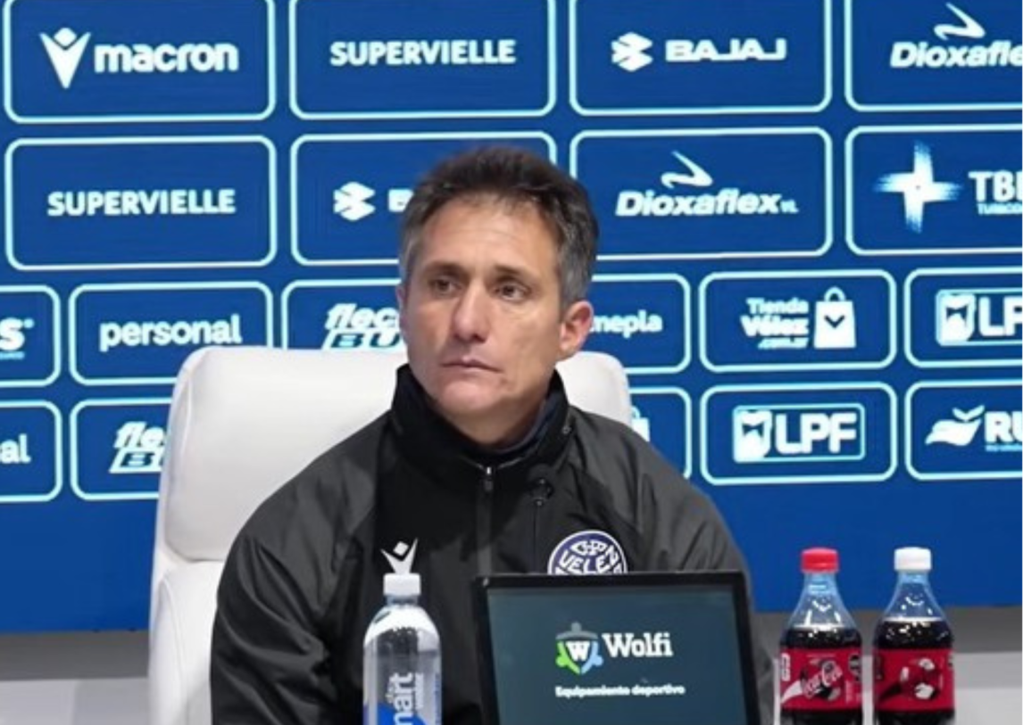 Guillermo Barros Schelotto se mostró molesto por una pregunta luego de la eliminación de Vélez