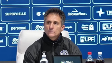 Guillermo Barros Schelotto se mostró molesto por una pregunta luego de la eliminación de Vélez