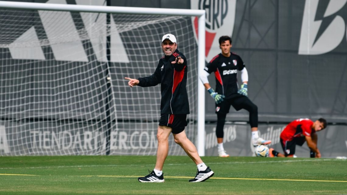 River vuelve al trabajo y Coudet arma dos equipos pensando en una semana clave