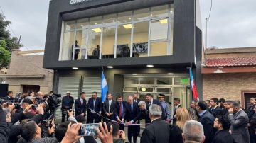 El gobernador Elías Suárez inauguró las obras de remodelación de la Comisaría Comunitaria Nº 13 de La Banda