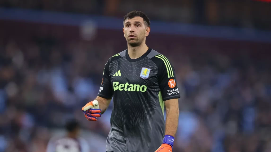 Liverpool apunta al Dibu Martínez para reemplazar a Alisson