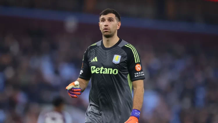 Liverpool apunta al Dibu Martínez para reemplazar a Alisson