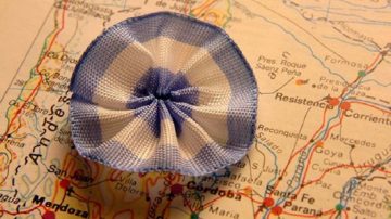 Hoy, 18 de mayo, celebramos el Día de la Escarapela: su significado y de qué lado se usa