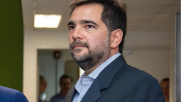 Detuvieron a un exfuncionario nacional tras hallar más de US$650.000 y drogas en un allanamiento