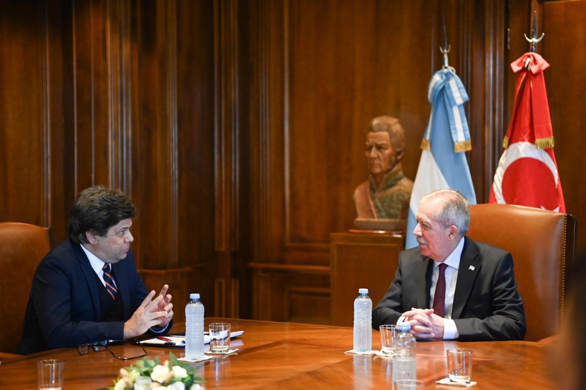 El gobernador Elías Suárez recibió al embajador de Turquía para tratar temas bilaterales
