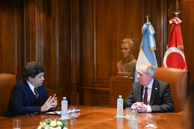 El gobernador Elías Suárez recibió al embajador de Turquía para tratar temas bilaterales