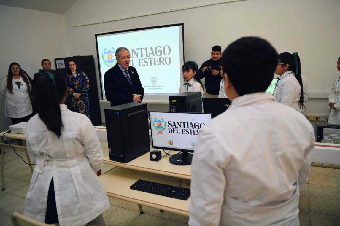 El gobernador Elías Suárez inauguró obras de educación y entregó viviendas sociales: “Pensamos que los derechos de los alumnos tienen que ser igualitarios”