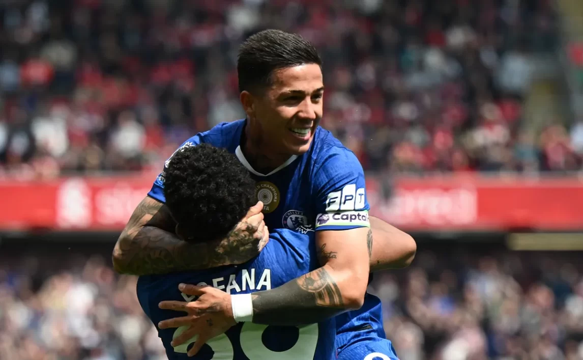 Con un gol de Enzo Fernández, Chelsea rescató un empate en Anfield