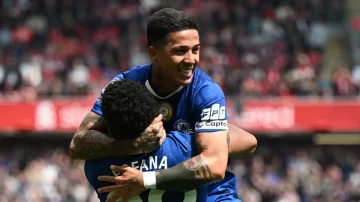 Con un gol de Enzo Fernández, Chelsea rescató un empate en Anfield