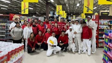 Trabajadores del Híper Libertad se despidieron con una “última foto”