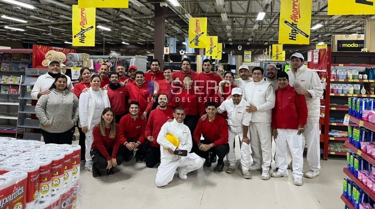 Trabajadores del Híper Libertad se despidieron con una “última foto”