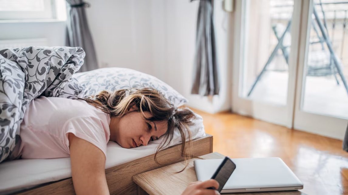 ¿Qué significa usar el celular cuando te despiertas?